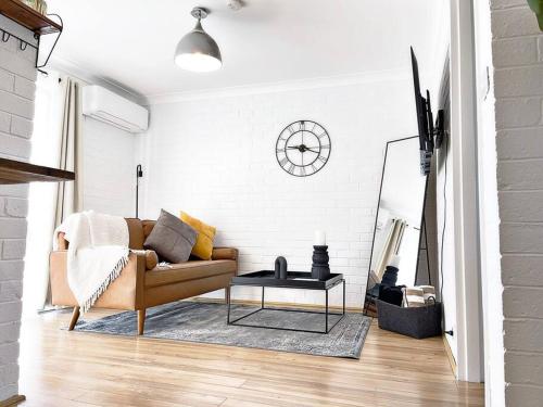 Manhattan - Stylish 1BR Beachfront on Caseys - Batemans Bay