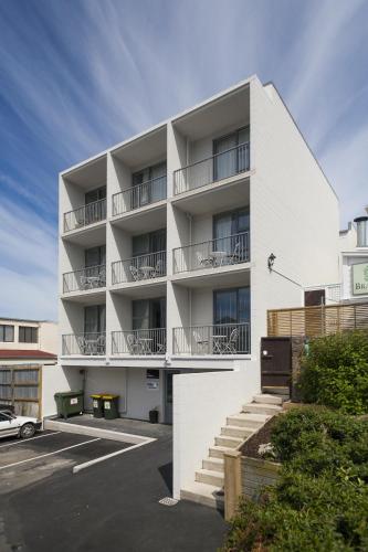 Studio Apartment - stairs only access