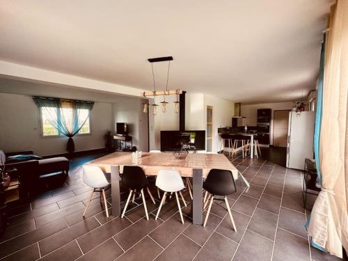 Entre Nous in Vironchaux