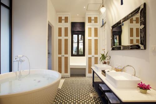 room detail thumbnail 2