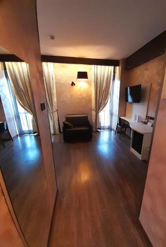 Rodyti, Hotel Continental in Turinas