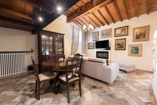 Casa Griselda by Mmega