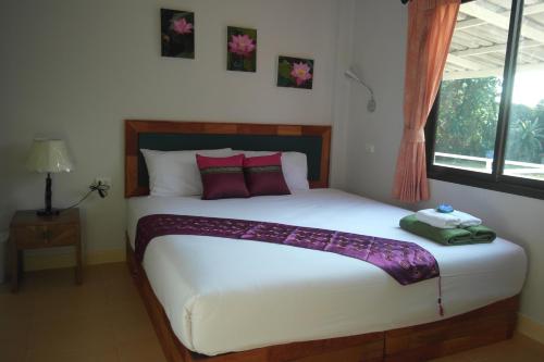 Deluxe Double Room with Window room in Lanta at Home