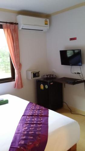 Deluxe Double Room with Window image 2
