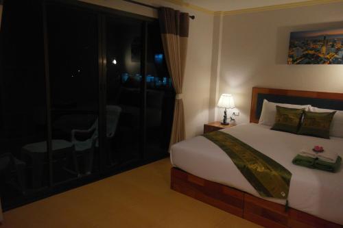 Double Room with Balcony image 1