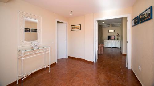 Leo Islamar - image 7