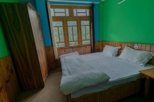 2 double beds