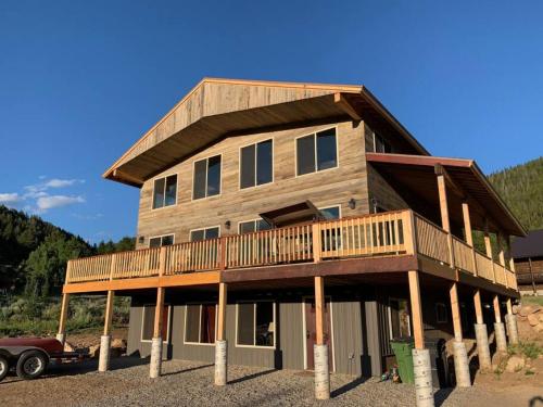 Yellowstone Escapes, Sleeps 15, Hot Tub