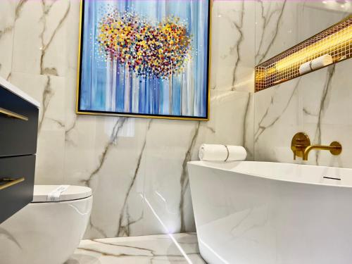 Luxury Apartments MONDRIAN Market Square III - image 7