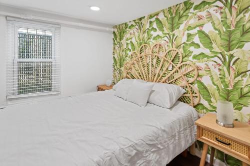 Tropical Bohemian 1BR Apt near Atlantic City Beach