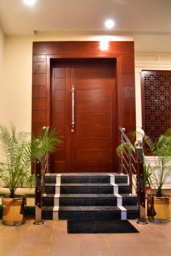 Imperial Suites - image 10
