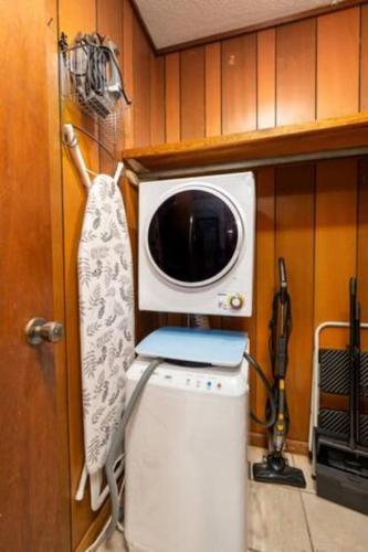 HEIRS LIVING : CHIC - 5miles to P&G . Pet Friendly . Kind Bed . Fully Furnished Apartment in Alexandria and Pineville Louisiana in Pineville, USA