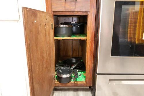 HEIRS LIVING : CHIC - 5miles to P&G . Pet Friendly . Kind Bed . Fully Furnished Apartment in Alexandria and Pineville Louisiana in Pineville, USA