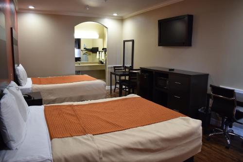 Palace Inn Katy - image 11