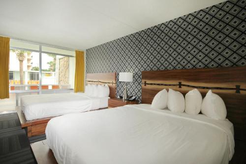 Holiday Shores Double Queen Beds, Pool View - 207