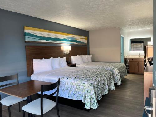 Studio Room with Two Queen Beds Non-Smoking