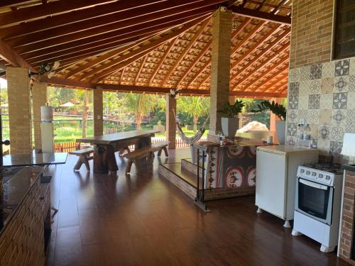 Rancho a beira rio 2-bedroom cottage in Buritama