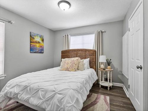 HEIRS LIVING : AMETHYST - Near Downtown . Medical Centers . 3 TVs . Pet Friendly . Kind Beds in Houston, USA