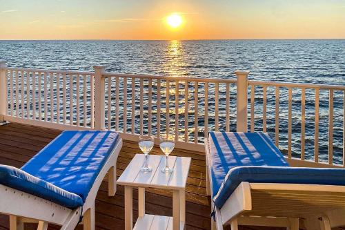 . Waterfront Sanctuary w/ Panoramic Bay Views!