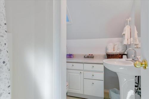 ห้องน้ำ, เดอะ ซิลค์ พิงคูชัน (The Silk Pincushion) in โกลเด้น (CO)