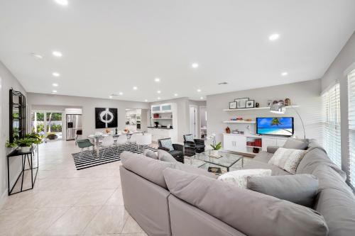 Comfortable 4 Bedroom House With Pool By Pmi in Fort Lauderdale, USA