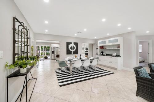 Comfortable 4 Bedroom House With Pool By Pmi in Fort Lauderdale, USA