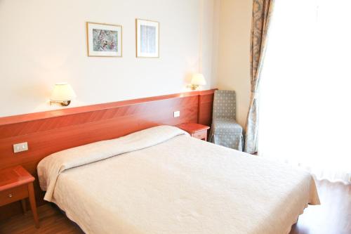 2 twin beds
