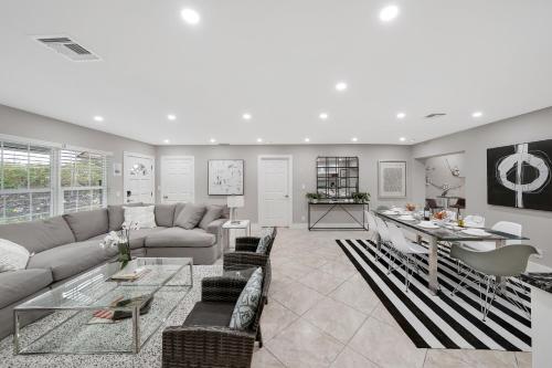 Comfortable 4 Bedroom House With Pool By Pmi in Fort Lauderdale, USA