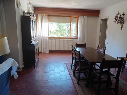 Iekārtas, Derroñadas . Casa con enorme jardín y tenis. (Derronadas . Casa con enorme jardin y tenis.) in El Royo