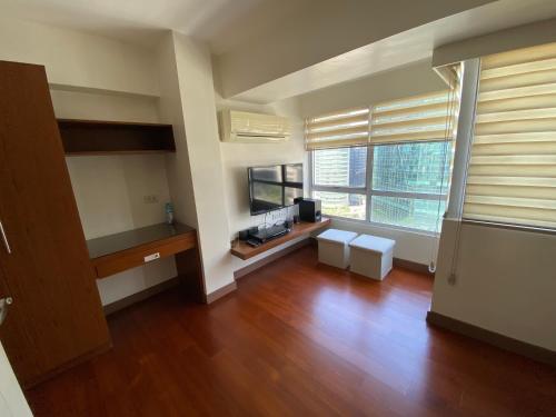 Comfy and Cozy 2BR Condo in BGC with WiFi and Netflix, Manila (photo 9)