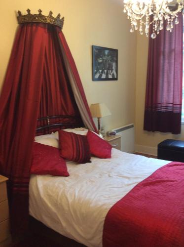 Beatles Apartment - image 13
