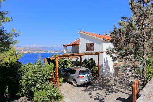 Apartments by the sea Okrug Donji Ciovo - 12502