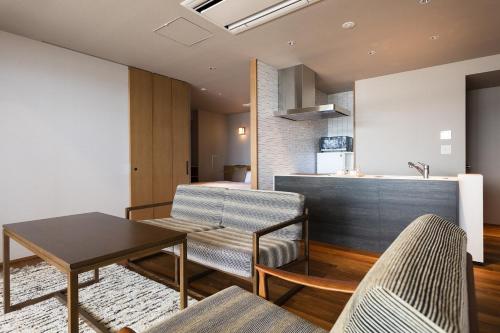 THE HARBOR TERRACE Room Type - Standard Twin Room with Sea View