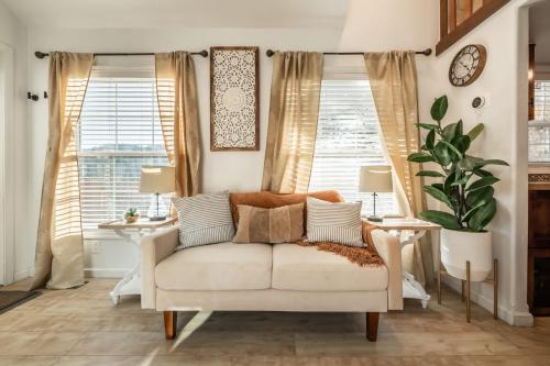 NEW! Boutique TinyHome w/Direct View of PikesPeak! in Woodland Park, USA