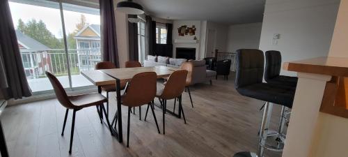 Condo Lac Archambault 305 in Saint Donat (QC)