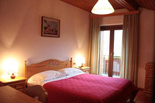 1 queen bed, 2 twin beds