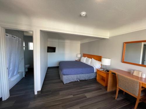 Single Room with Bathroom room in Holiday Motel
