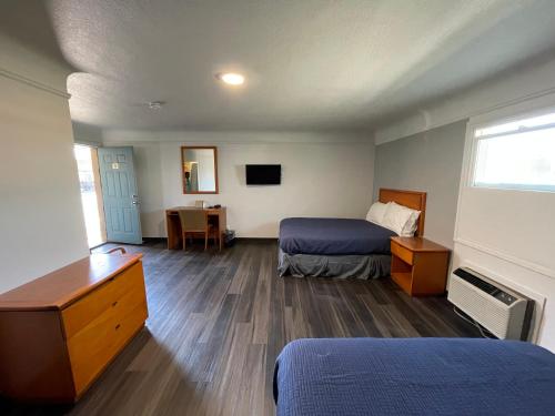 Double Room with Private Bathroom image 3