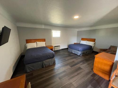 Double Room with Private Bathroom image 2