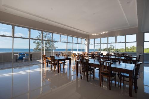 Restaurant, Kelayang Beach Hotel in Belitung