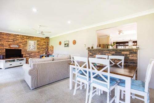 Enchante` - Pet Friendly - Absolute Waterfront - Fireplace in Jervis Bay