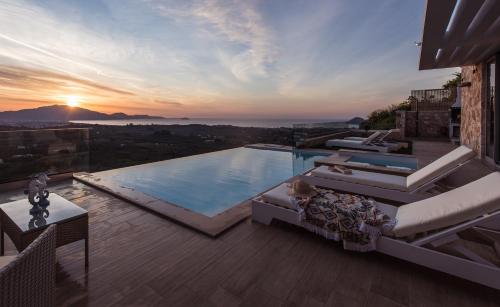 2 bedrooms, 4 beds