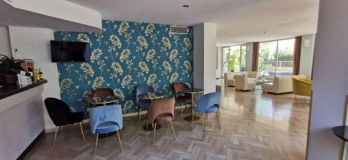 Hotel Brown - image 8