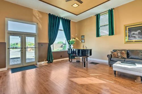 Renovated Historic Cottage about 4 Mi to Peoria! in Bartonville, USA