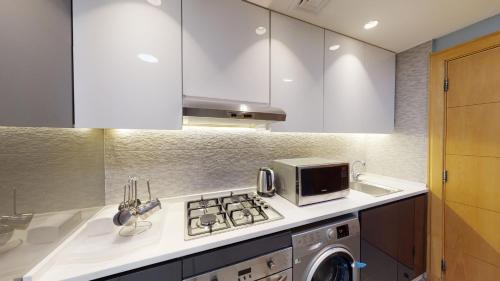 One-Bedroom Apartment image 8