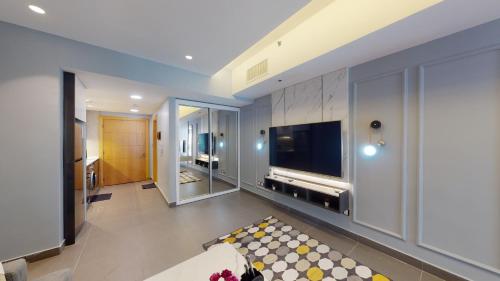 One-Bedroom Apartment image 7