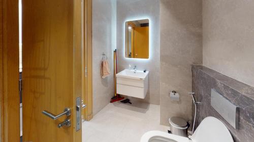 One-Bedroom Apartment image 5