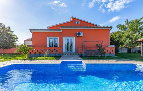 Awesome home in Sisan with 3 Bedrooms, WiFi and Outdoor swimming pool - Šišan