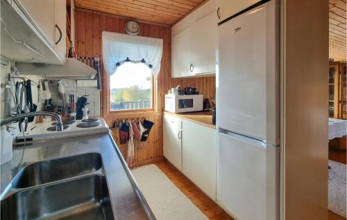 virtuve, 3 Bedroom Stunning Home In Kyrkesund in Kyrkesund