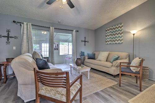 ~ 9 Mi to Universal: Orlando Retreat w/ Sun Porch! in Orlando West